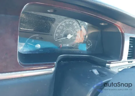 2005 Lincoln Town Car Signature from USA, damaged, VIN 1LNHM81W35Y642287